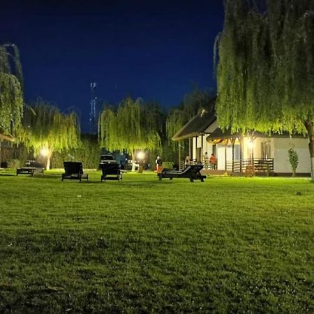 Casa Patru Anotimpuri Hotel Dunavăţu de Jos Bagian luar foto